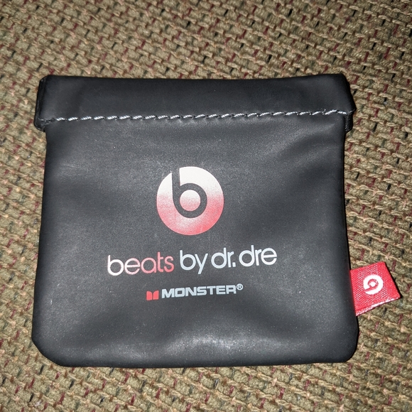 Earbuds - Picture 4 of 4